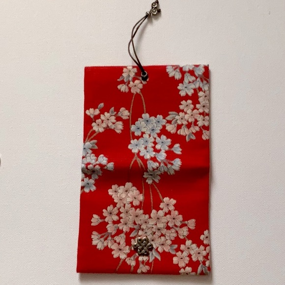 ⭐️HOST PICK 🥳 New Beautiful Cherry Blossom Tissue Pouch - Picture 6 of 7